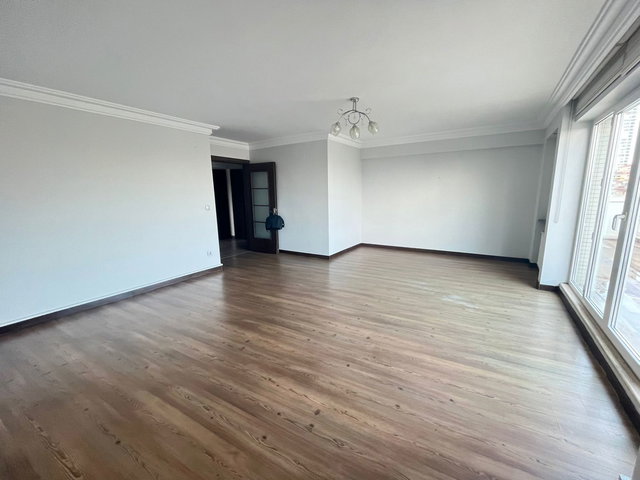 BURAK ELÇİ' DEN HARİKA TERASLI 2005 YAPIMI 150 M2 3+1 DAİRE
