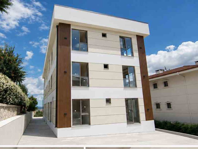 REMAX VİRA YEŞİM KARA'DAN SERDİVAN'DA ŞÖMİNELİ MÜSTAKİL BAHÇELİ EBEVEYN BANYOLU 3+1 SATILIK DAİRE
