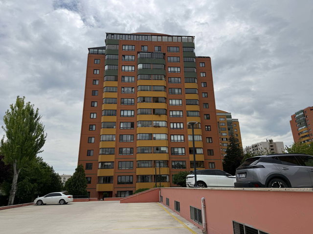 YAŞAMKENT ATAŞEHİR SİTESİ GÜVENLİKLİ ASANSÖRLÜ KİRALIK 4+1 DAİRE