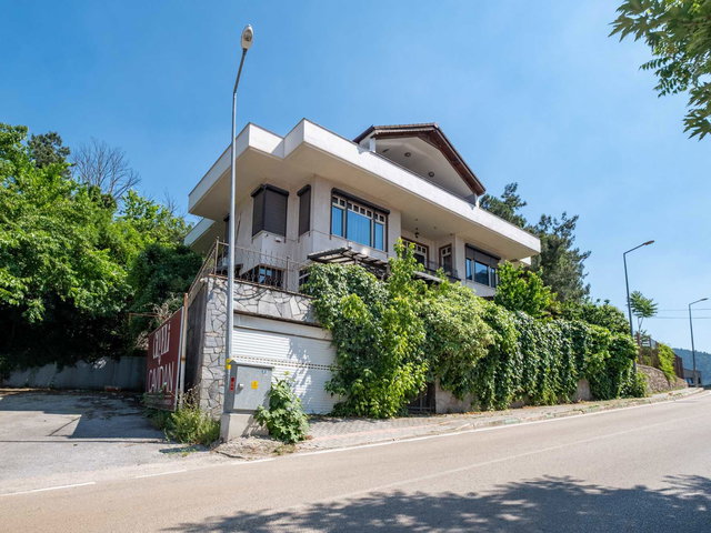 REMAX ADVANTAGE'DEN DAĞ YOLUNDA EŞŞİZ MANZARALI 6+3 VİLLA