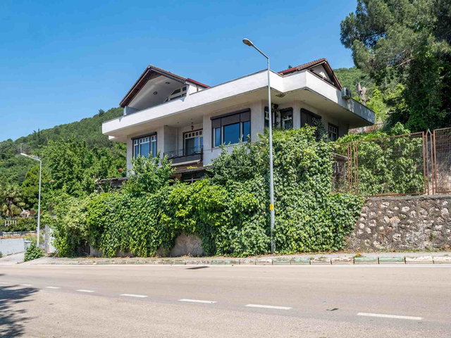 REMAX ADVANTAGE'DEN DAĞ YOLUNDA EŞŞİZ MANZARALI 6+3 VİLLA