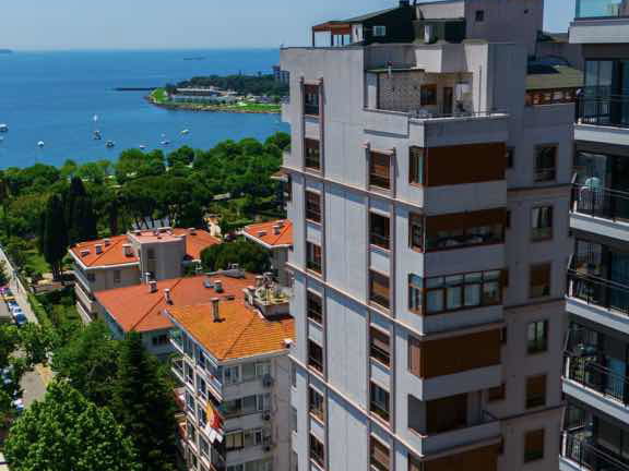 ÇİFTEHAVUZLAR YALI PARSELİNDE 106 M² NET DENİZ MANZARALI 2+1