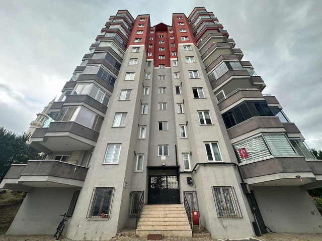 REMAX BEYAZ GEMLİK CUMHURIYET'TE DENIZ MANZARALI SATILIK 150 M² NET 3+1 DAİRE