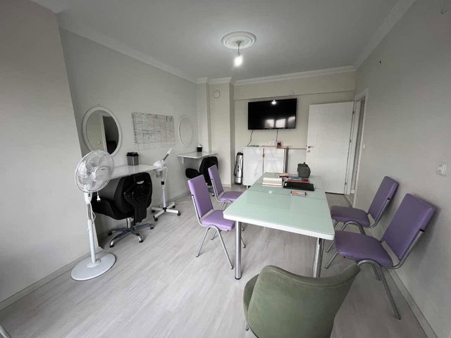 ÖĞRETMEN EVİ KARŞISINDA 2+1 SATILIK OFİS (MESKEN)