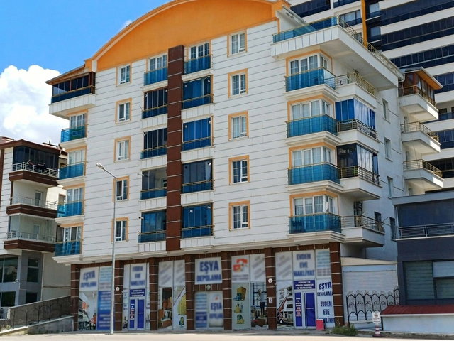 REMAX LEVEL ' DEN ETLIK FORUMA YAKIN 5+1 SATILIK DAİRE