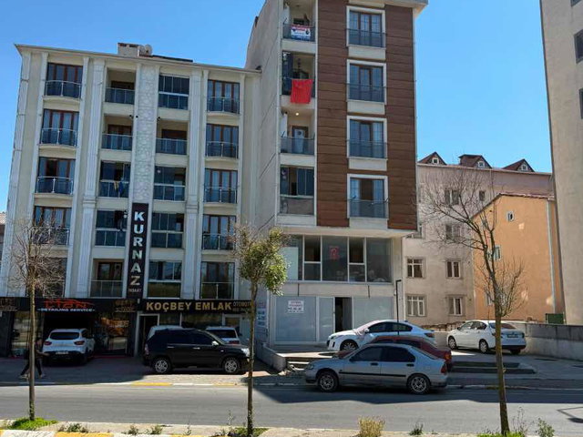 GÜLLÜBAĞLAR'DA CADDE ÜZERI 2+1 SATILIK DAIRE