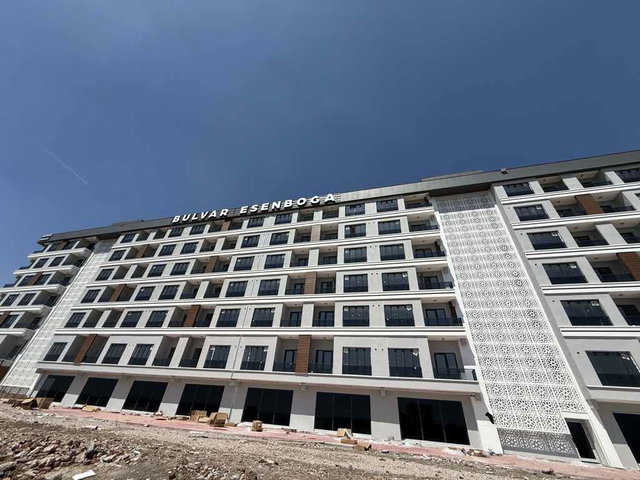 HAVALİMANI YAKINI BULVAR ESENBOĞADA 1+1 SATILIK KÖŞE DAİRE