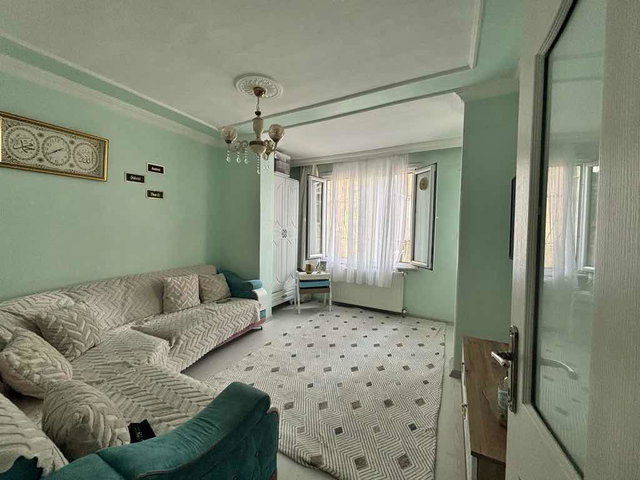 ŞİŞLİ PAŞA MAHALLESİ'NDE MERKEZİ KONUMDA, METROYA YAKIN FERAH 1+1 SATILIK DAİRE