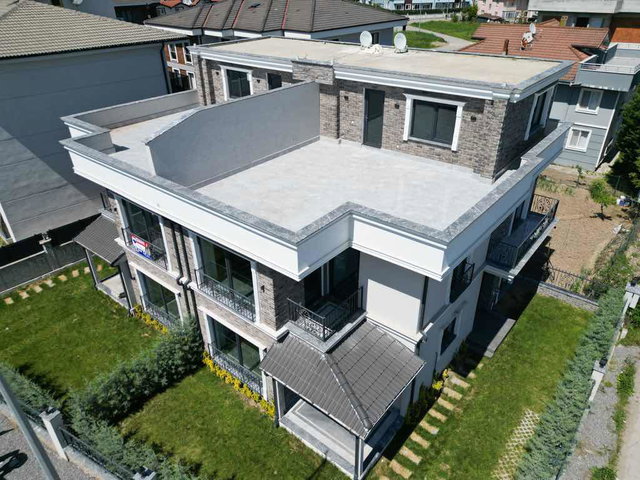 SERDİVAN KÖPRÜBAŞI 5+1 CADDE ÜZERİ VİLLA