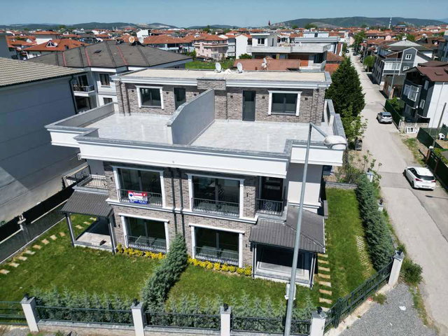 SERDİVAN KÖPRÜBAŞI 5+1 CADDE ÜZERİ VİLLA