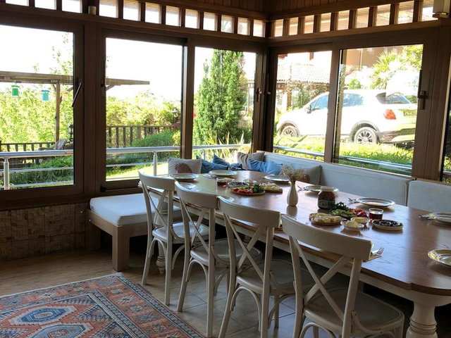 ÇEKMEKÖY MERKEZ'DE BUTİK SİTE İÇERİSİNDE 5+2 SATILIK VİLLA
