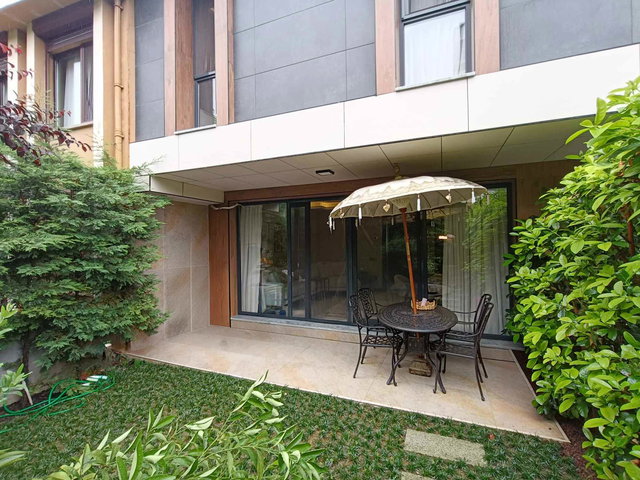 ATAKENT'TE SITE IÇI HEM KONUT HEM İŞ YERINE UYGUN SATILIK LÜKS VILLA
