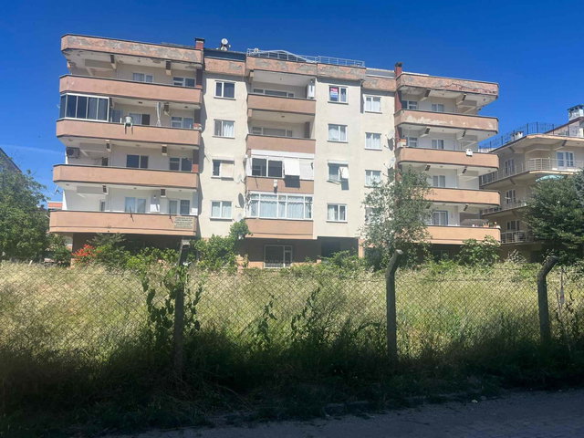 ÇINARCIK KARPUZDERE'DE SAHİLE 3. PARSEL FULL EŞYALI 2+1 KİRALIK