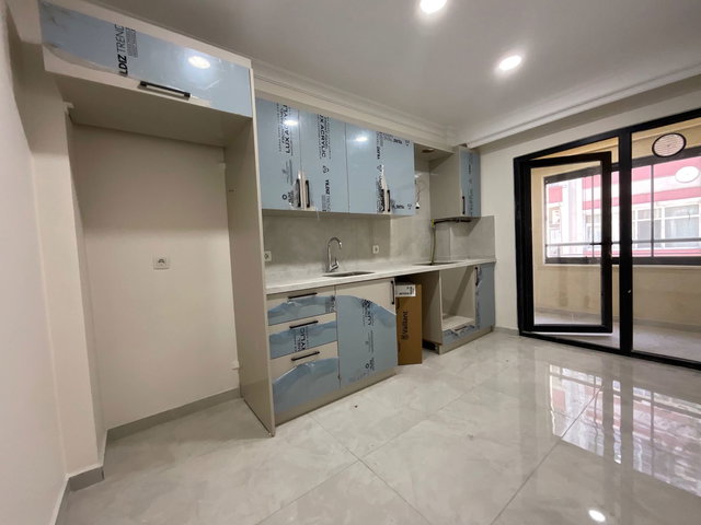 ŞİRİNEVLER METROBÜSE BEŞ DAKİKA MESAFEDE SATİLİK 2+1 DAIRE
