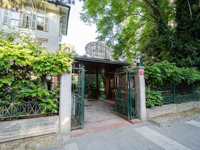 PAŞA KORUSU'NDA YÜKSEK KATTA, ÖNÜ AÇIK, 140 M² NET 4+1...