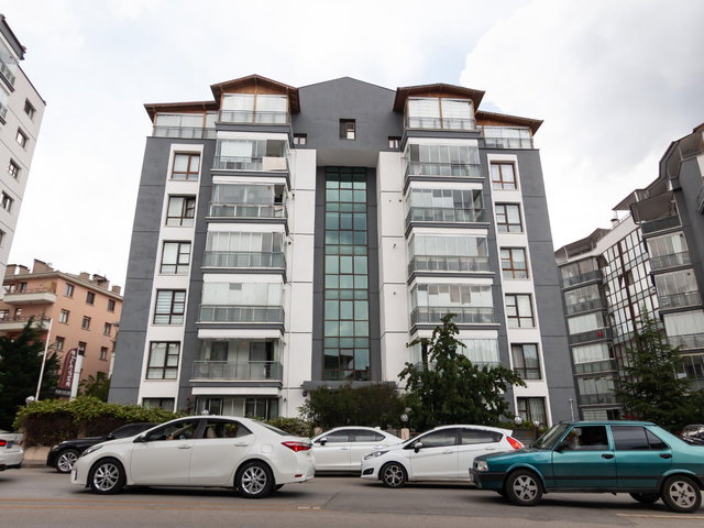 ANKYRA SITESINDE 3+1 4.KAT ÖNÜ AÇIK ASANSÖRLÜ