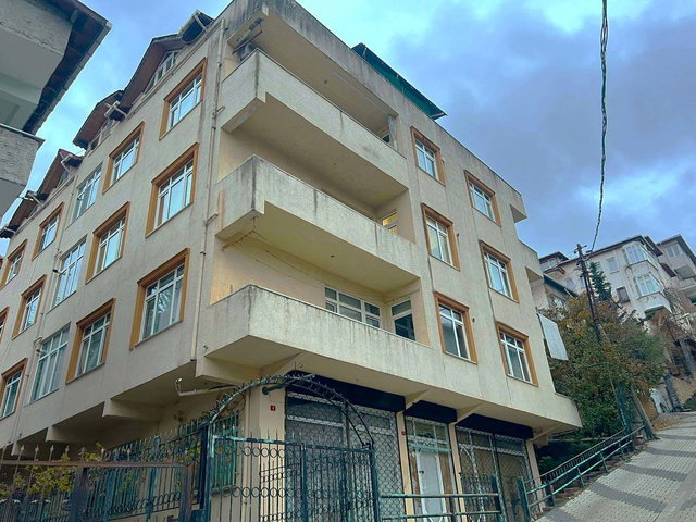 REMAX ASHILL ÜSKÜDAR ÇENGELKÖY 2+1 GIRIŞ KATI KIRALIK DAIRE