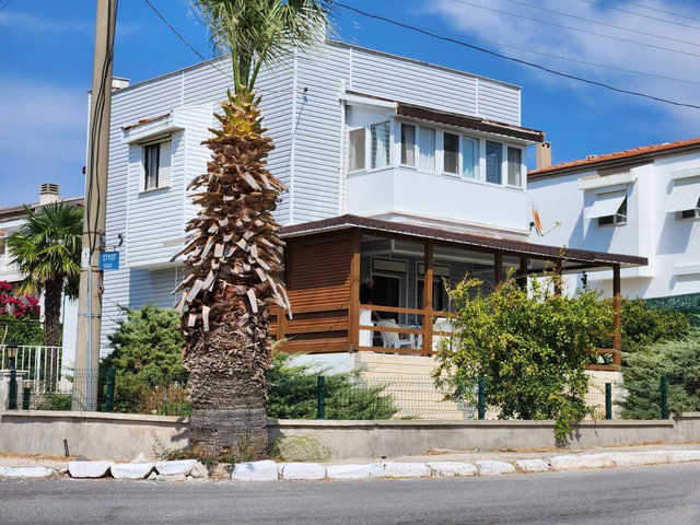 ÇEŞME GERMİYAN MAH SİTEDE 3+1 ÖZEL PLAJLI