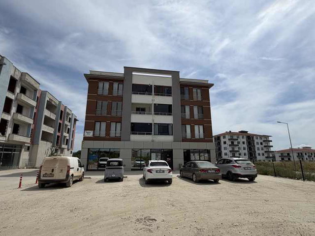 REMAX MAVİDEN KORUCUKTA SATILIK GENİŞ BALKONLU 2+1 DAİRE