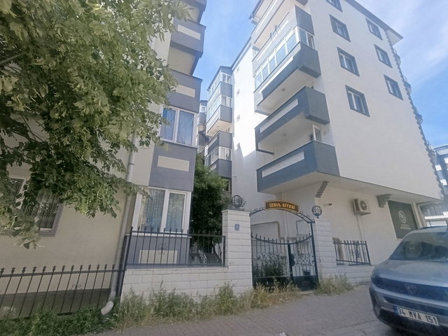 ÖZTİRAK CADDESİ İZBUL SİTESİNDE SATILIK 3+1 DAİRE