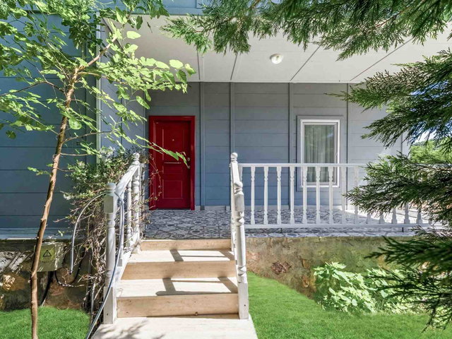 ERDEK BÜYÜKOVA KOYU'NDA DENİZE 10 ADIM, 750 M² MÜSTAKİL PARSELDE SATILIK VILLA