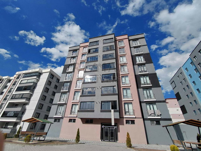 RE/MAX LACİVERT'TEN YILDIZKENT'TE SATILIK 4+1 DAİRE