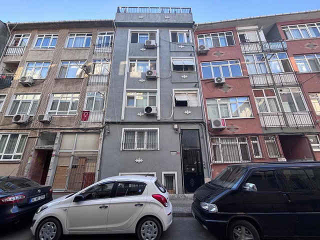 ÜSKÜDAR ZEYNEP KAMİL'DE TAMAMEN YENİLENMİŞ 2+1 ARA KAT MASRAFSIZ BALKONLU DAİRE