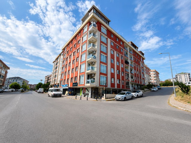 CUMA PAZARINA KOMŞU CADDE CEPHE SATILIK 3+1 TEMIZ DAIRE