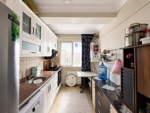 CUMA PAZARINA KOMŞU CADDE CEPHE SATILIK 3+1 TEMIZ DAIRE
