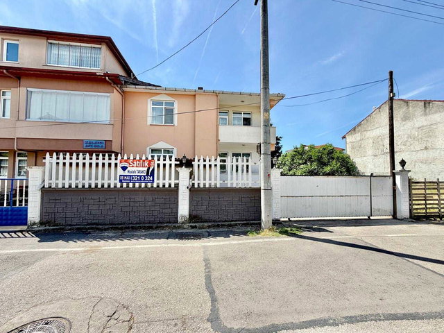 BAŞISKELE'DE 204M² ARSA PAYLI MÜSTAKIL BAHÇELI SATILIK 3+1 YENİ DAIRE
