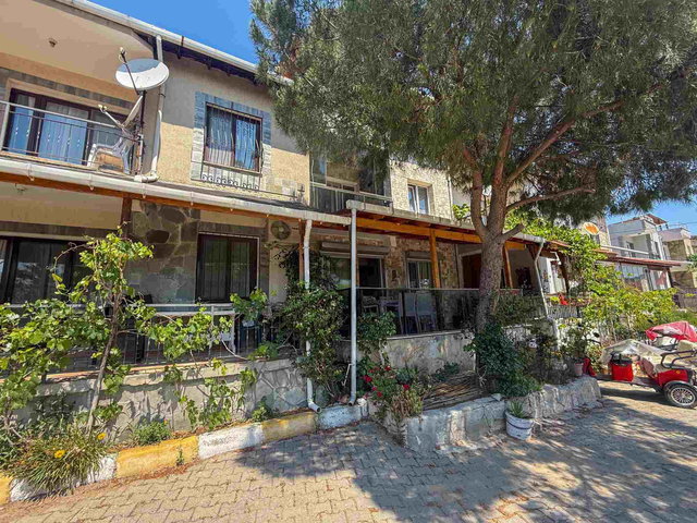 REMAX CAPELLA YENIFOÇA YENI ÖNDER SITESINDE SATILIK 4+1 VILLA