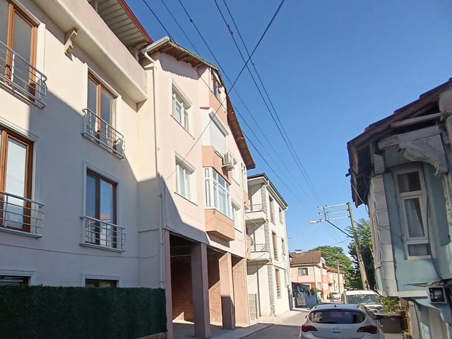 REMAX HÜR ALI KUTANIS'TEN ADAPAZARI MERKEZDE KIRALIK 2+1 DAIRE