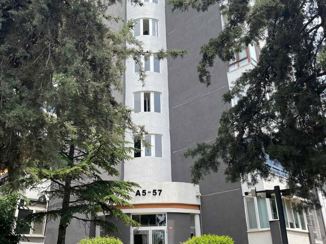 BÜYÜKÇEKMECE MİMAR SİNAN MAHALLESİNDE DENİZ MANZARALI BALKONLU 1+1