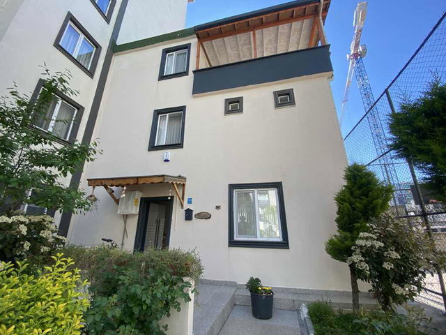 REMAX LAVANDADAN TRİBLEX VİLLA