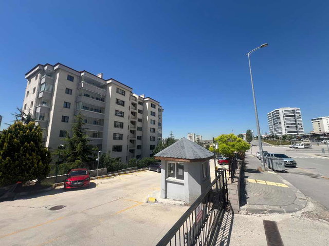 YAŞAMKENT’IN MERKEZINDE GENIŞ VE FERAH SATILIK 4+1 DAIRE
