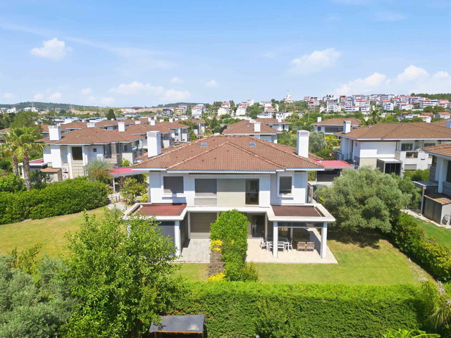 URLA İÇMELER CASAMARİN'DE 400M² ARSA PAYLI SATILIK VILLA