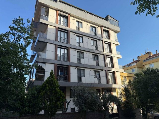 MALTEPE MERKEZ'E KOMŞU,KAPALI MUTFAKLI VE EBEVEYN BANYOLU 2+1