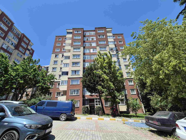 METROBÜSE YÜRÜME MESAFESINDE HADIMKÖY YOLUNDA SİTE İÇİ GENIŞ 3+1 DAIRE