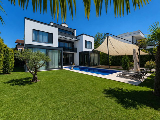 SAPANCA'DA LÜKS EŞYALI 4+1 VİLLA | ISITMALI HAVUZ | ASANSÖRLÜ | 2 KIŞ BAHÇELİ