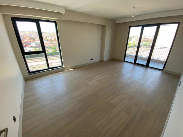 REMAX YAZ'DAN E.KONUT'TA 2+1 E.BANYOLU MANZARALI KIRALIK DAIRE