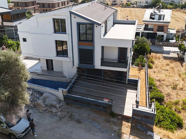 DIDIM HISAR MAHALLESI'NDE EŞSIZ DENIZ MANZARALI, GENIŞ VE LÜKS 3+3 VILLA