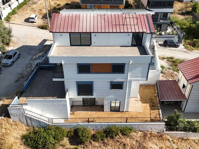 DIDIM HISAR MAHALLESI'NDE EŞSIZ DENIZ MANZARALI, GENIŞ VE LÜKS 3+3 VILLA