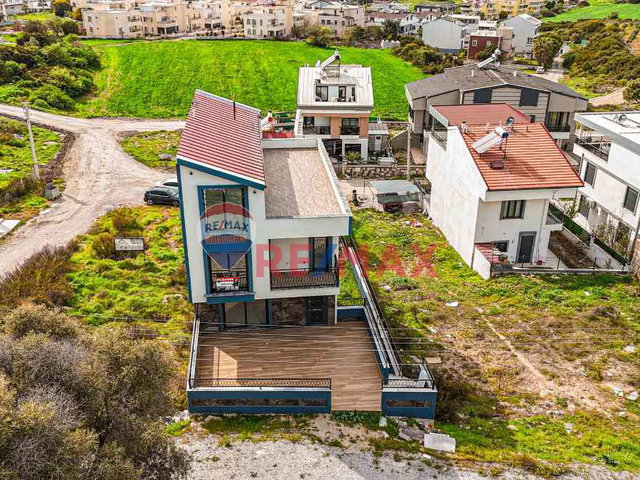 DIDIM HISAR MAHALLESI'NDE EŞSIZ DENIZ MANZARALI, GENIŞ VE LÜKS 3+3 VILLA