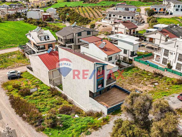 DIDIM HISAR MAHALLESI'NDE EŞSIZ DENIZ MANZARALI, GENIŞ VE LÜKS 3+3 VILLA
