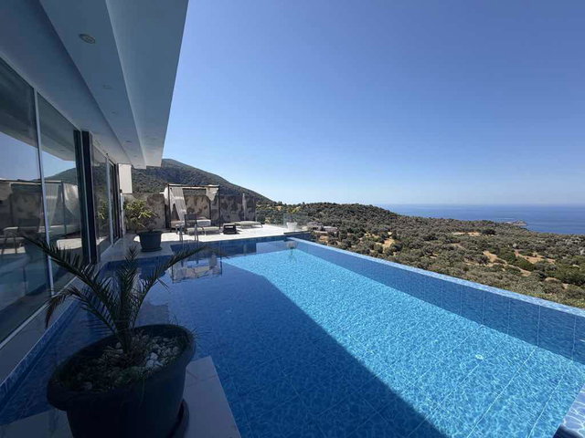 KAŞ KALKAN’DA SATILIK ORMAN VE FULL DENİZ MANZARALI VİLLA