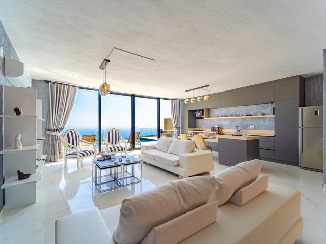 KAŞ KALKAN’DA SATILIK ORMAN VE FULL DENİZ MANZARALI VİLLA