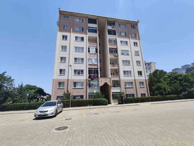 ÇİĞLİ TOKİ KONUTLARINDA 7/24  GUVENLİKLİ SATILIK FIRSAT 3+1 DAİRE