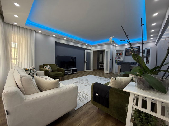 PARK ORMAN KONUTLARI’NDA-EBEVEYNLİ-145 M2 3+1 ARA KAT