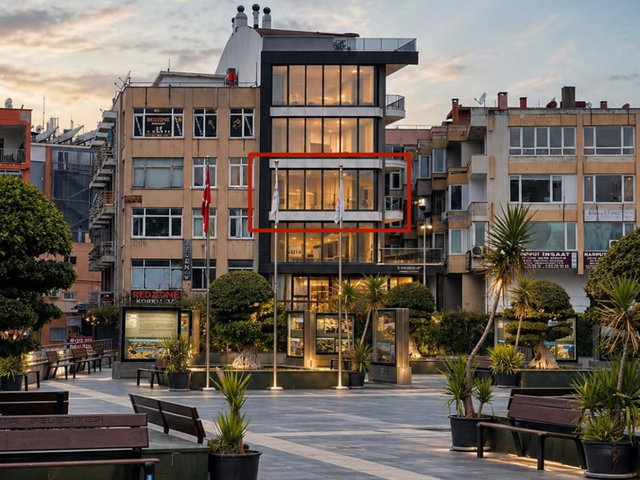 CUMHURIYET MEYDANI KALEIÇI VE DENIZE YAKIN SATILIK 2+1 DAIRE