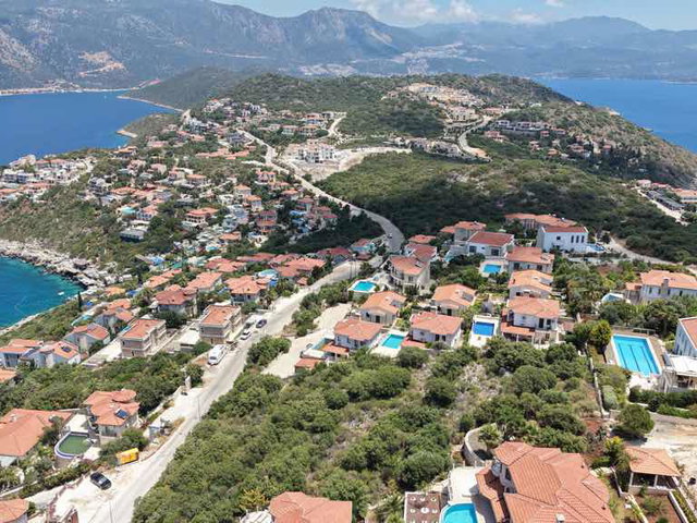 KAŞ ÇUKURBAĞ YARIMADASI’NDA ULTRA LÜKS DENİZ MANZARALI VİLLA  ISITMALI HAVUZLU •